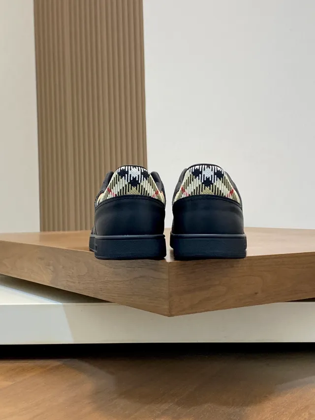 Burberry Black Multicolor Smooth Leather Flat Rubber Sole Lifestyle Sneakers