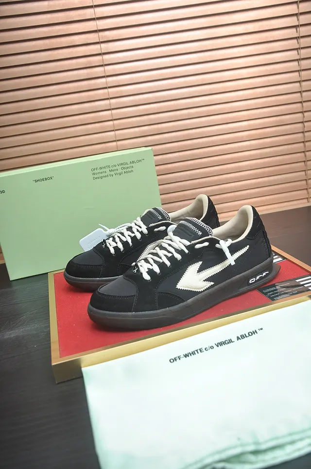 Off-White Arrow Logo Black and White Lifestyle Sneakers