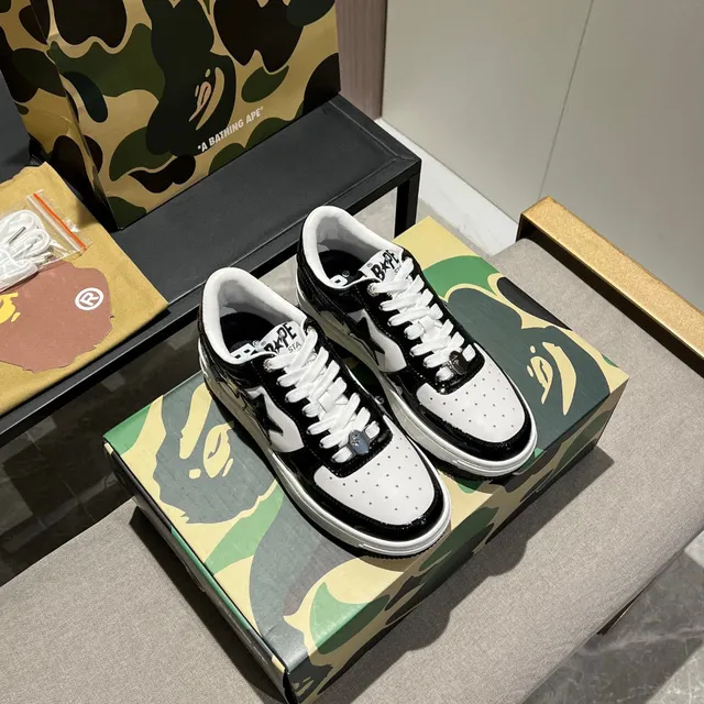 A Bathing Ape BAPE STA Black and White Star Logo Lifestyle Sneakers