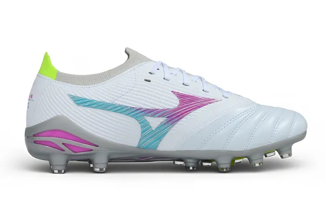Mizuno White Gray Low-Cut Knit-Synthetic Upper Wave-Patterned Side Logo Firm-Ground Soccer Shoes