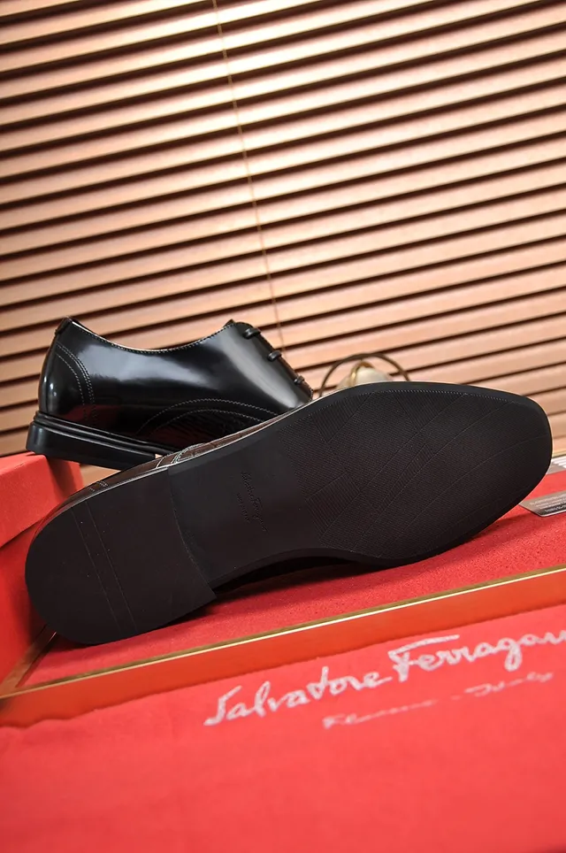 Black Glossy Patent-Like Toe Croc-Embossed Side Panel Oxford Shoes