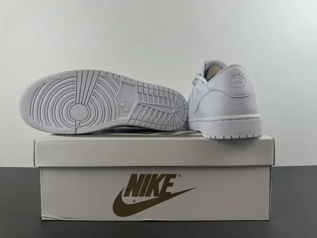 Reebok White Leather Paneled Construction Lifestyle Sneakers