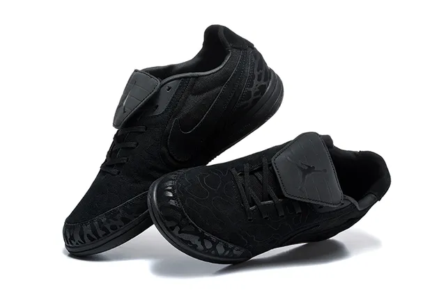 Nike Black Low-Top Suede-Mesh Upper Indoor Soccer Shoes
