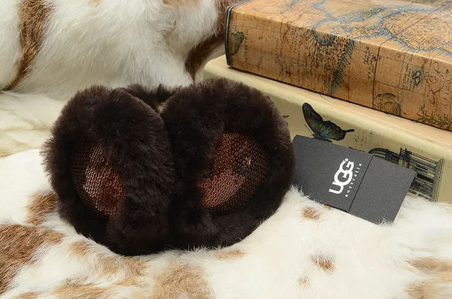 UGG Classic Black Beige Fur-Lined Shearling Interior Beanie