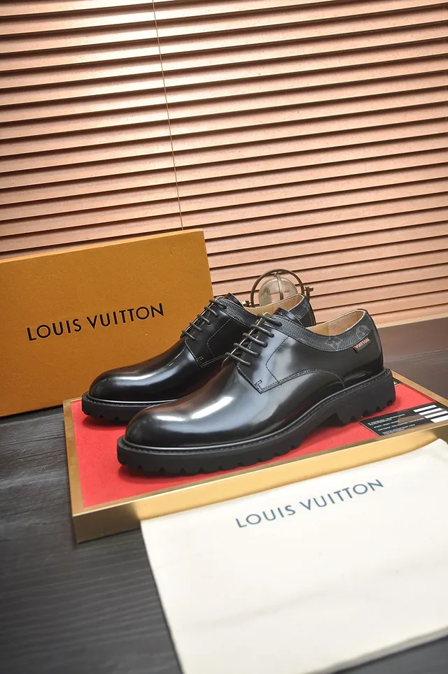 Black Glossy Patent Leather Upper Textured Heel Counter Derby Shoes