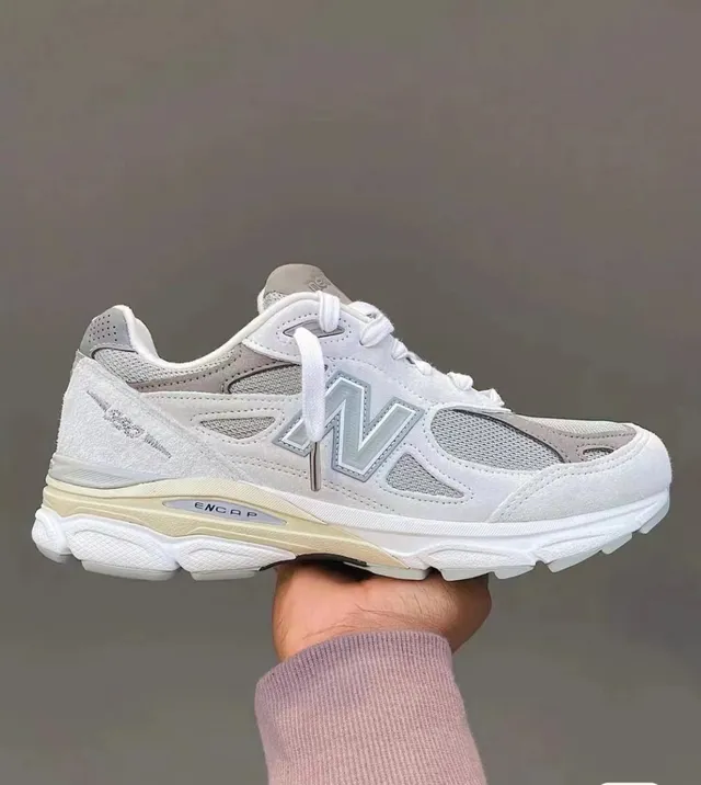 New Balance White Gray Layered Mesh And Suede Upper Multi-Density Midsole Chunky Sneakers
