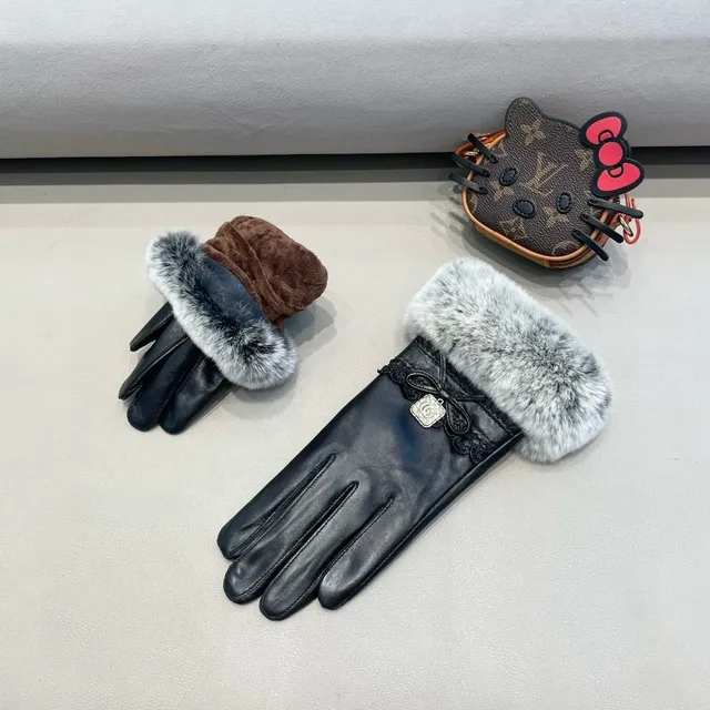 Gucci Black Gray Faux Fur Cuff Leather Gloves