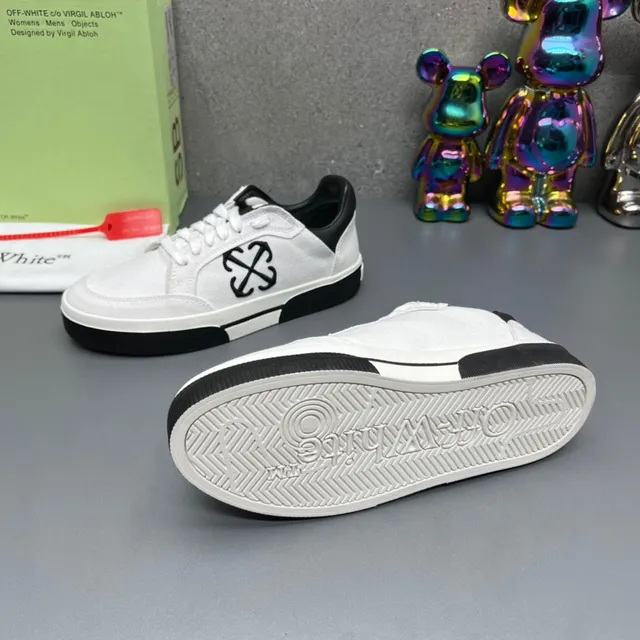 Off-White Black Canvas Upper Contrast Lifestyle Sneakers