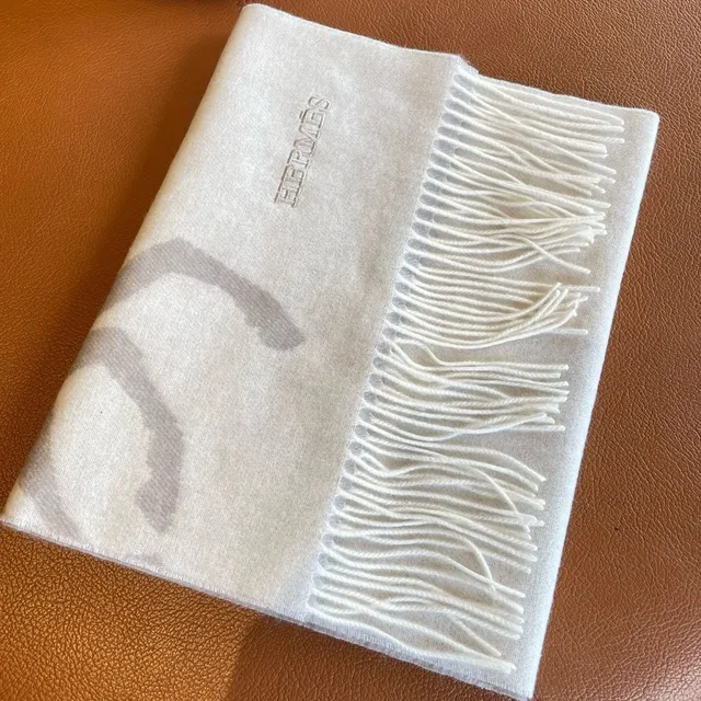 Hermès Calèche Motif Ivory and Gray Cashmere Scarf
