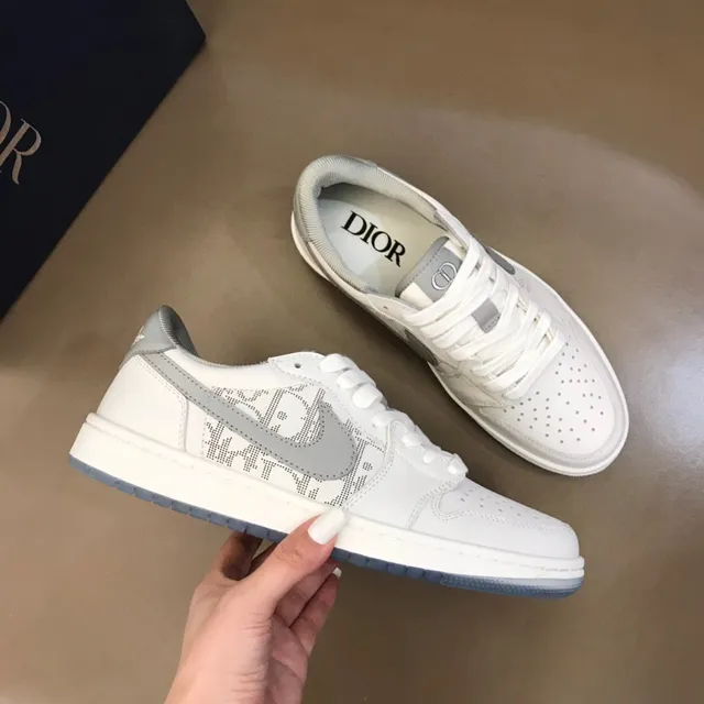Nike White Gray Low-Top Perforated Toe Lifestyle Sneakers