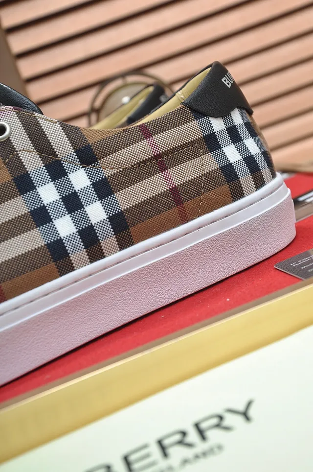 Burberry Check Pattern Low-Top Lifestyle Sneakers