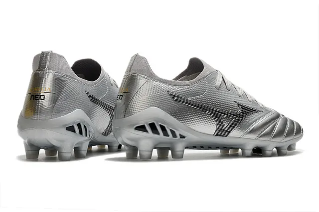 Mizuno Silver Black Metallic Synthetic Upper Wave Logo Firm-Ground Soccer Shoes
