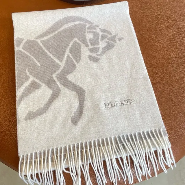 Hermès Calèche Motif Ivory and Gray Cashmere Scarf