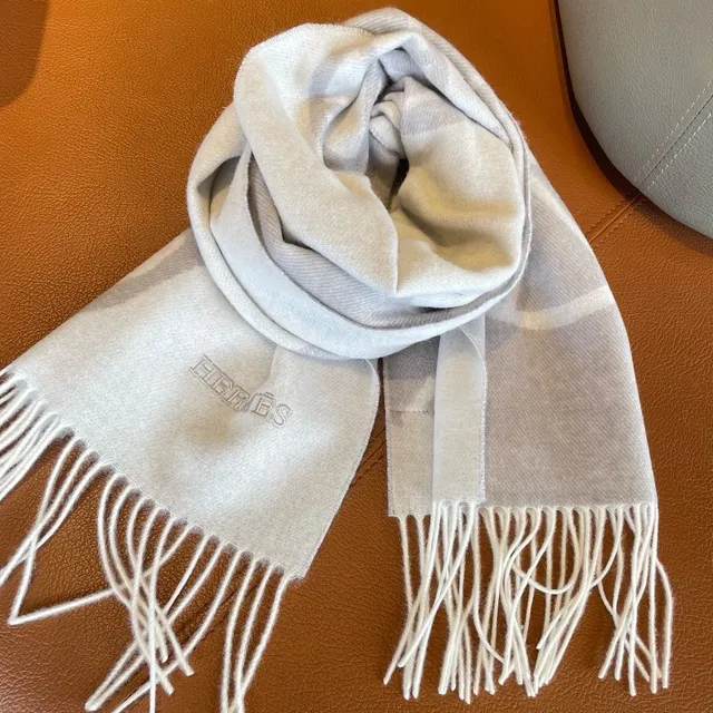 Hermès Calèche Motif Ivory and Gray Cashmere Scarf