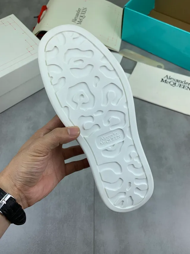 Alexander McQueen Oversized Sneaker White Silver Sole Canvas Upper Lifestyle Sneakers