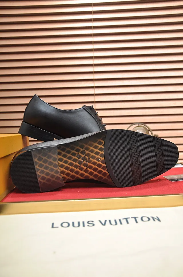 Black Leather Closed-Lace Oxford-Style Brogue