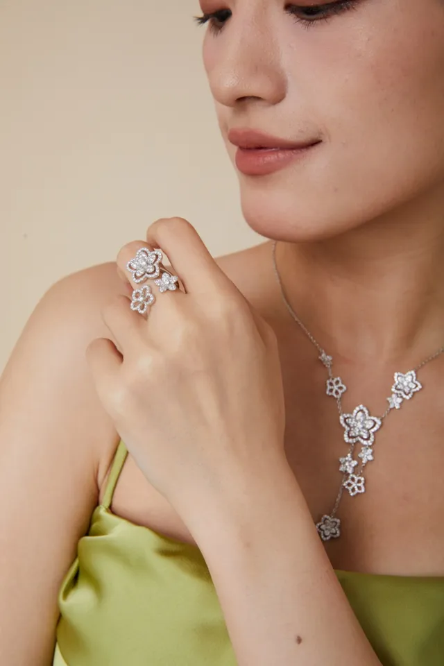 Van Cleef & Arpels Alhambra Silver Green Flower-Shaped Pavé-Set Diamonds Ring