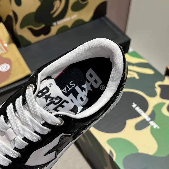 A Bathing Ape BAPE STA Black and White Star Logo Lifestyle Sneakers