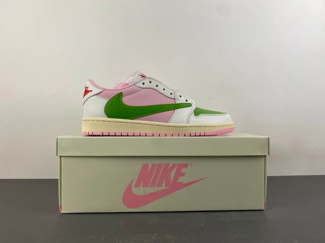 Nike Pink Green Low-Top Color-Blocked Lifestyle Sneakers