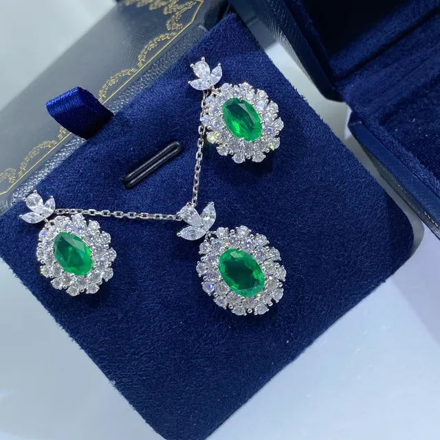 Green Silver Oval-Cut Gemstone Halo Pavé Setting Necklace