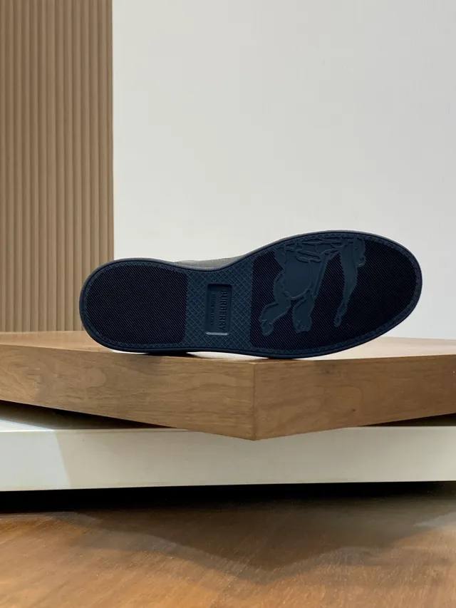 Burberry Black Multicolor Smooth Leather Flat Rubber Sole Lifestyle Sneakers