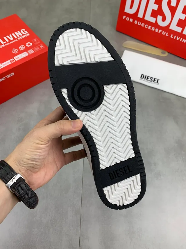 Diesel Black White Glossy Patent-Like Upper Chunky Platform Sole Sneakers