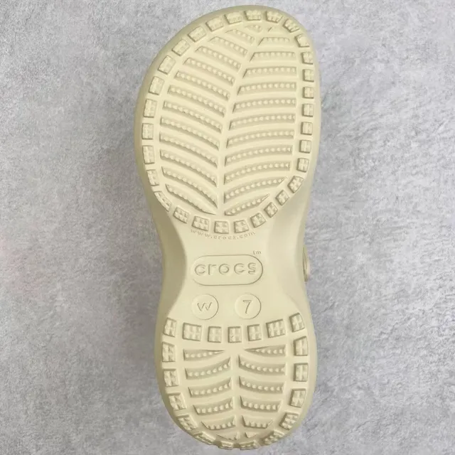 Crocs Classic Clog Beige Platform Clog