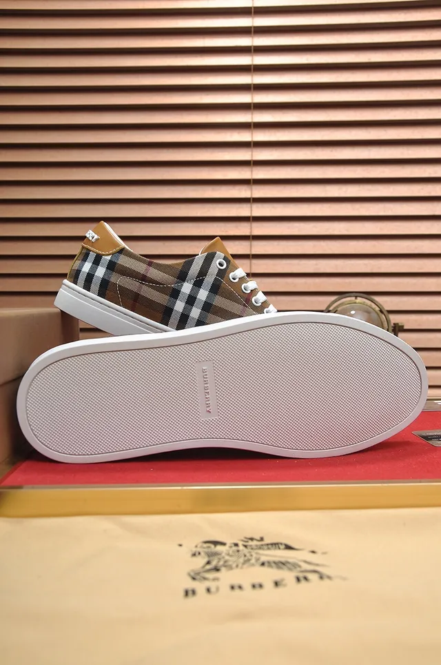 Burberry Nova Check Low-Top Sneaker