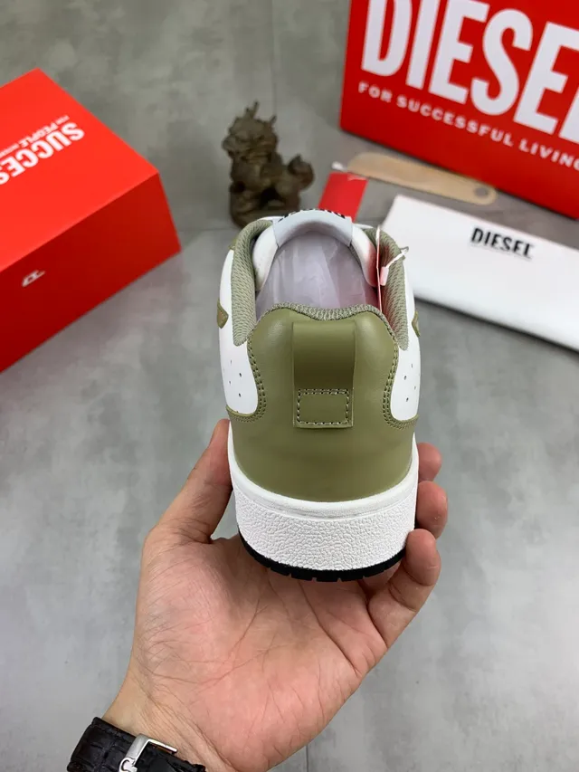 Diesel Lifestyle Sneaker Olive Green and White Low-Top Sneakers