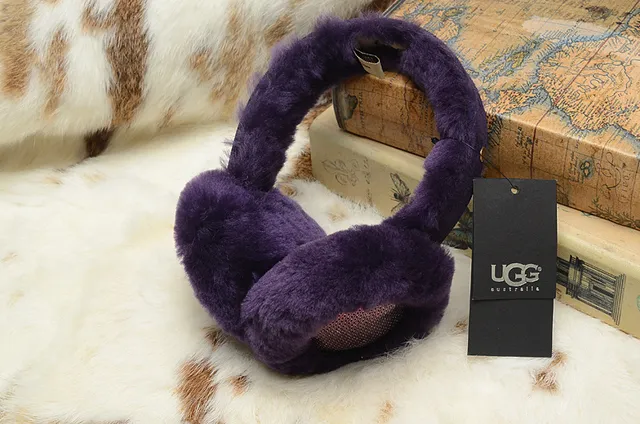 UGG Classic Black Beige Fur-Lined Shearling Interior Beanie