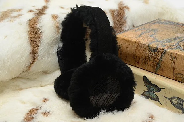 UGG Classic Black Beige Fur-Lined Shearling Interior Beanie