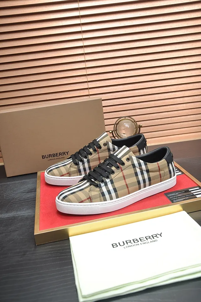 Burberry Check Pattern Low-Top Lifestyle Sneakers