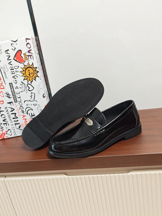 Dolce & Gabbana Portofino Black Silver Glossy Patent Leather Metal Logo Plaque Loafer