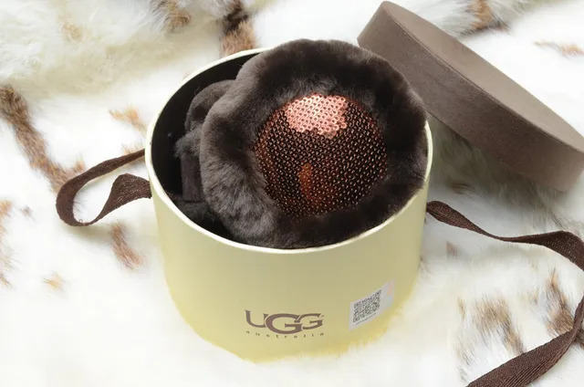 Black Brown Fur-Lined Mesh Interior Beanie