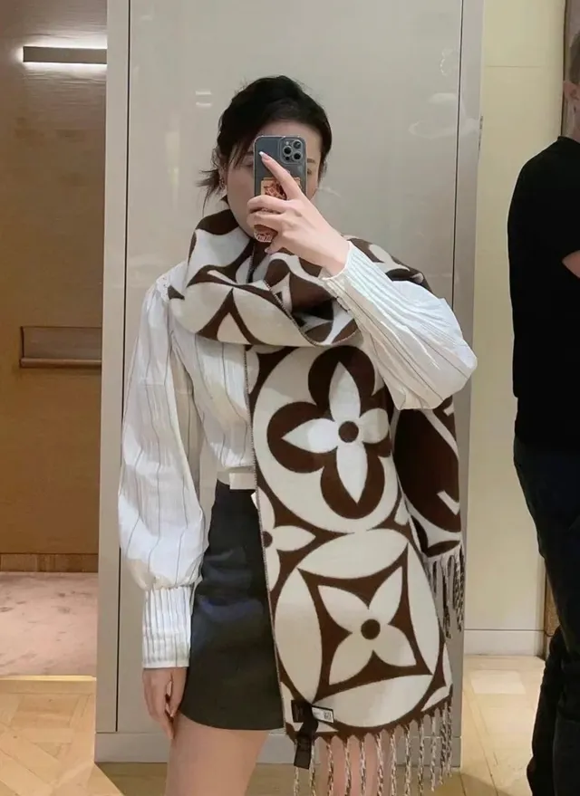 Louis Vuitton Monogram Flower Brown and White Cashmere Scarf
