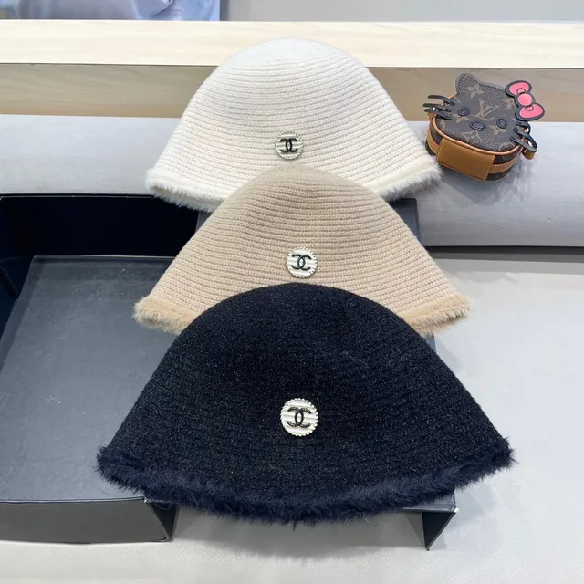 Chanel Black Knitted Fur-Trimmed Beanie