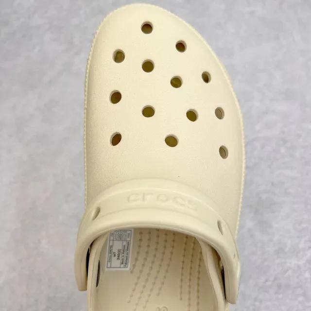 Crocs Classic Clog Beige Platform Clog