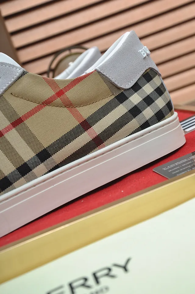 Burberry Knight Beige White House Check Textile Upper Suede Overlays Lifestyle Sneakers