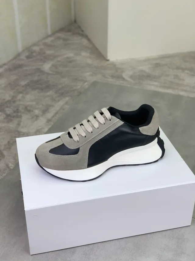 Alexander McQueen Oversized Sneaker Gray and Black Lifestyle Sneakers