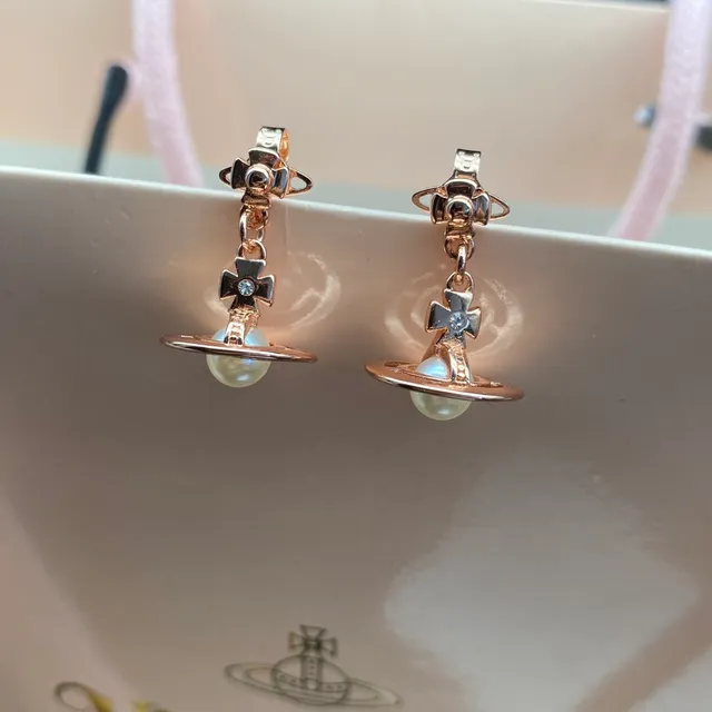 Vivienne Westwood Orb Pearl Black Gold Metallic Frame Central Cultured Earrings