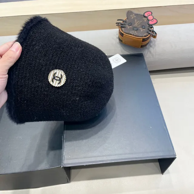 Chanel Black Knitted Fur-Trimmed Beanie