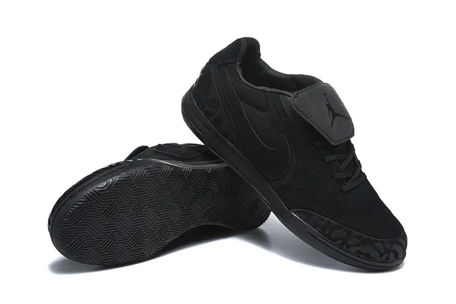 Nike Black Low-Top Suede-Mesh Upper Indoor Soccer Shoes