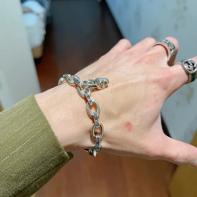 Gucci Iconic Snake Chain Engraved Silver Bracelet