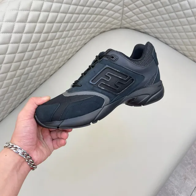 New Balance Black Gray Chunky Sculpted Midsole Mixed Suede And Mesh Upper Lifestyle Sneakers