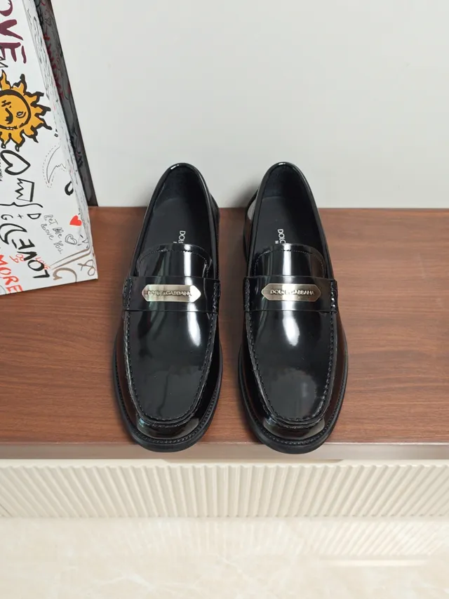 Dolce & Gabbana Portofino Black Silver Glossy Patent Leather Metal Logo Plaque Loafer