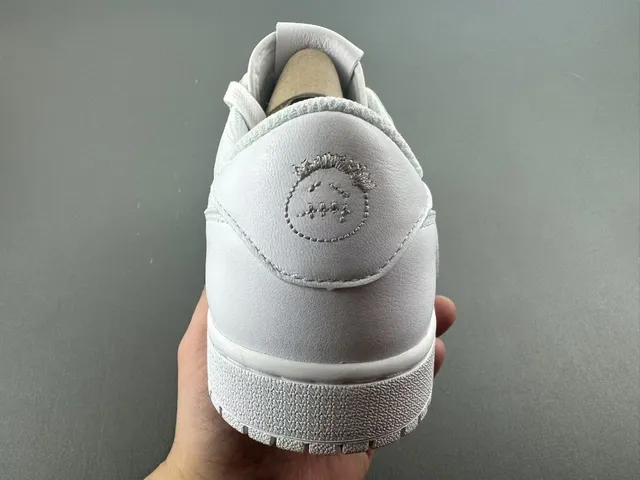 Reebok White Leather Paneled Construction Lifestyle Sneakers