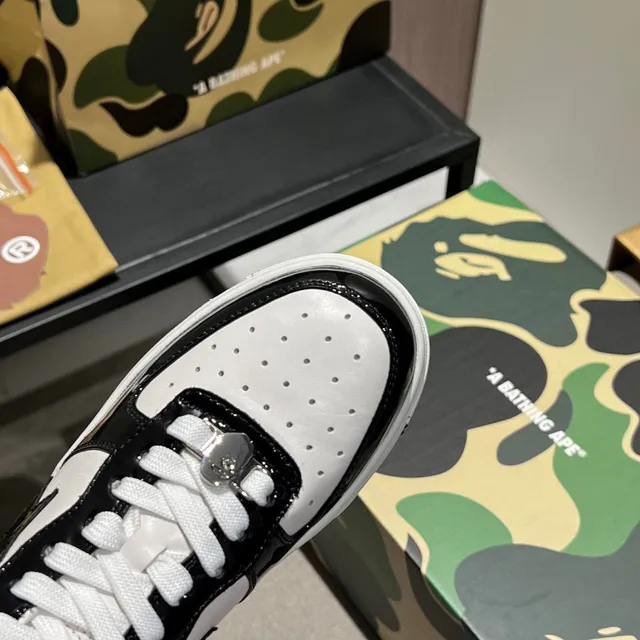 A Bathing Ape BAPE STA Black and White Star Logo Lifestyle Sneakers