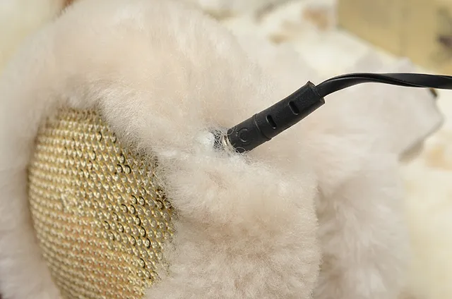 UGG Classic Black Beige Fur-Lined Shearling Interior Beanie