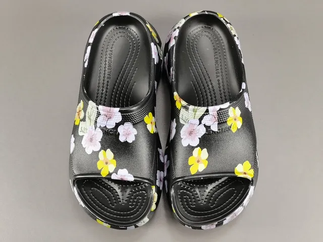 Crocs Echo Clog Floral Print Black Platform Clogs