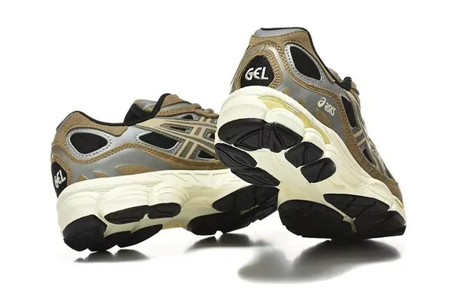 ASICS Beige Gray Layered Synthetic Cage Open Mesh Ventilation Running Shoes